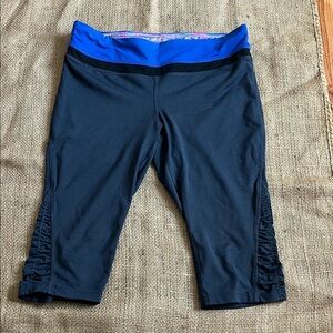 Women M yoga pant Tangerine Black Capri ruche Leggings with Blue Waistband